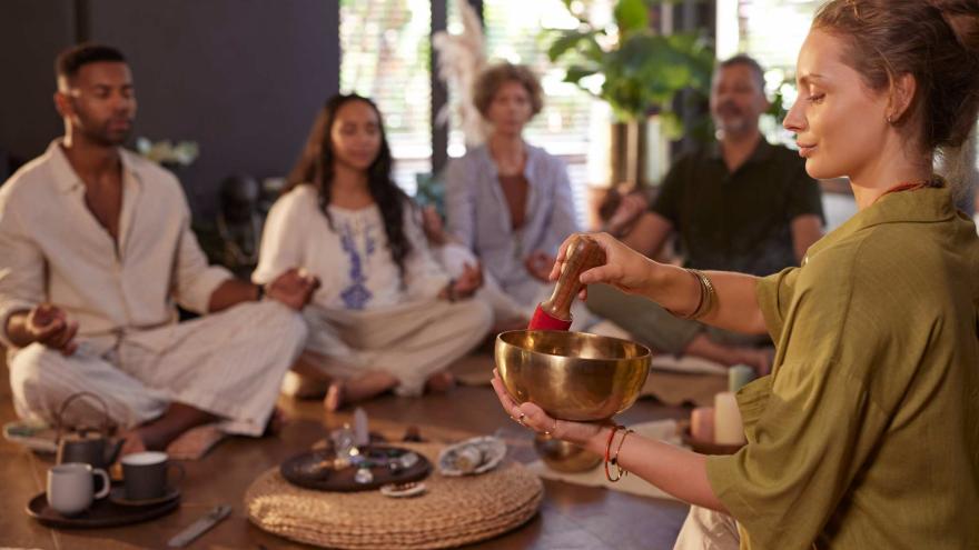 relaxing looking sound bowl class